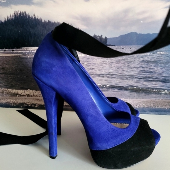 H By Halston Platform Heels - Picture 2 of 15
